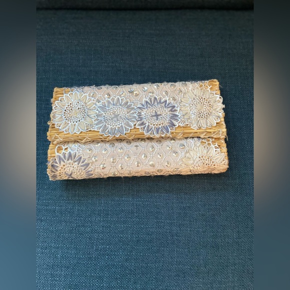 Cute Straw Raffia Clutch Handbag Mettalic Silver Floral Embellishment - Picture 9 of 10